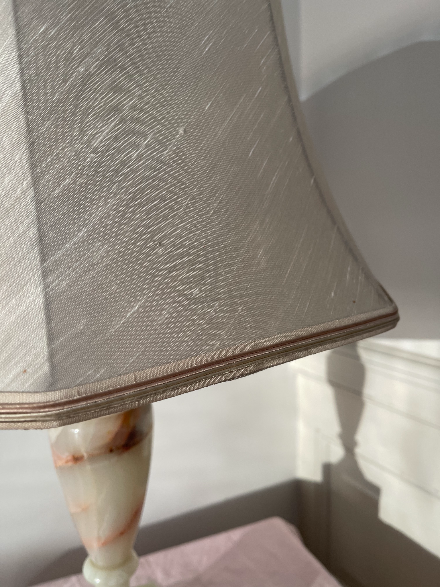MARBLE LIGHT PINK LAMP